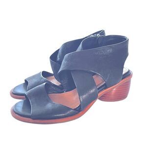 Sofft Camille Black Leather Sandals